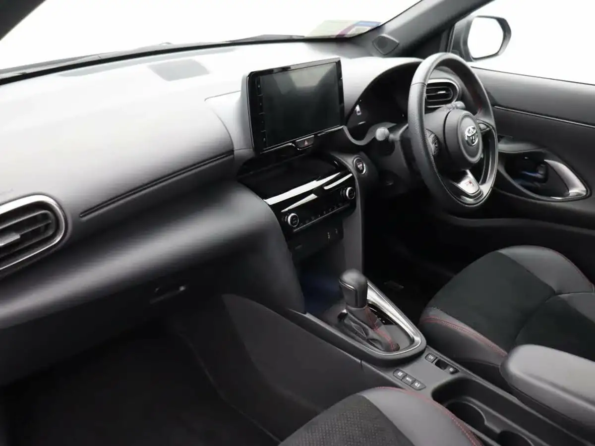 2023-toyota-yaris-cross-15-vvt-i-gr-sport-big-18