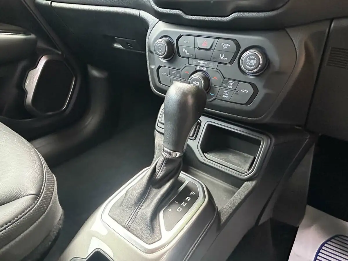 2019-jeep-renegade-13-gse-limited-big-34