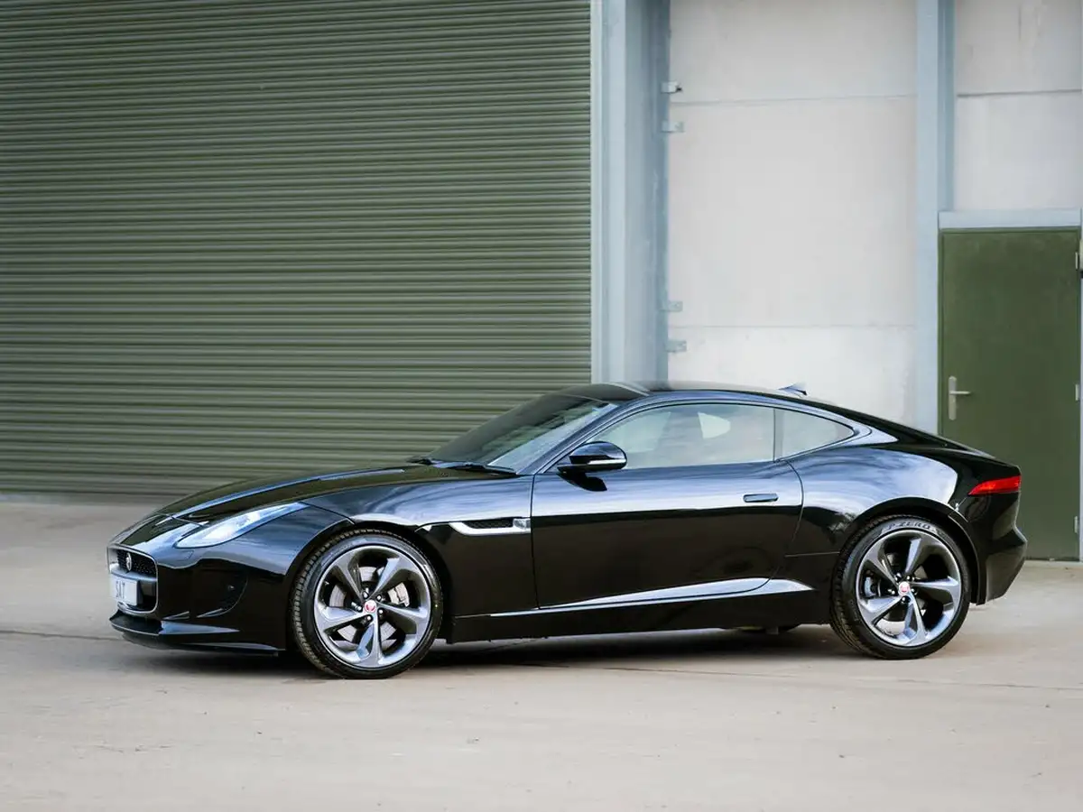 2015-jaguar-f-type-30-v6-coupe-quickshift-big-16