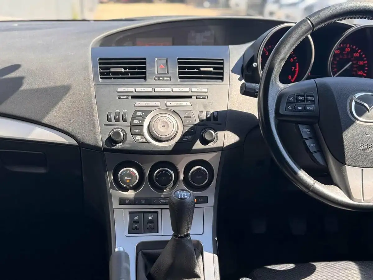 2010-mazda-mazda3-16-takuya-big-19