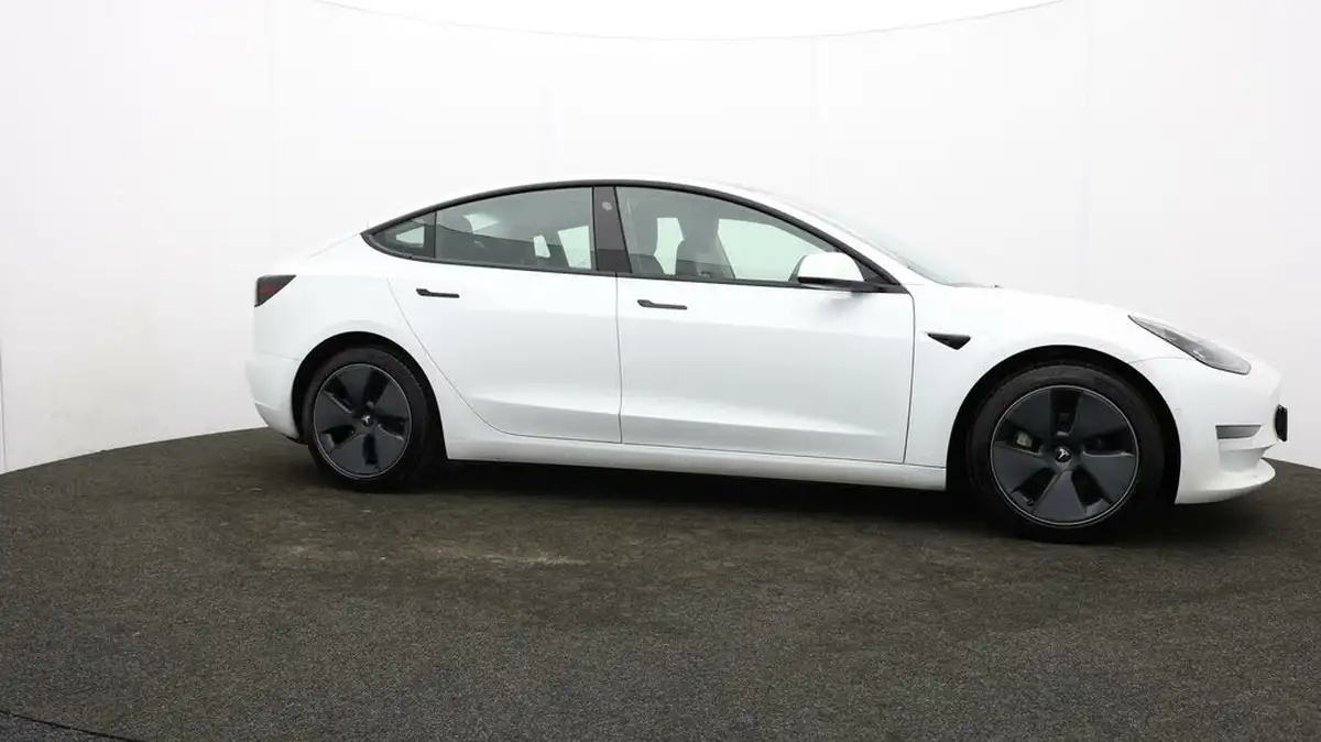 2020-tesla-model-3-e-long-range-big-42