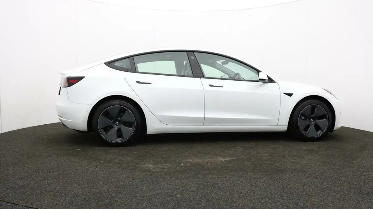 2020-tesla-model-3-e-long-range-big-38