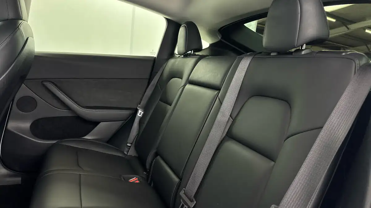 2022-tesla-model-y-e-long-range-big-13