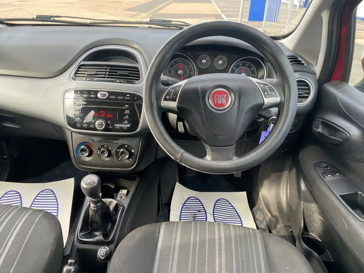 2010-fiat-punto-evo-14-active-5d-big-12