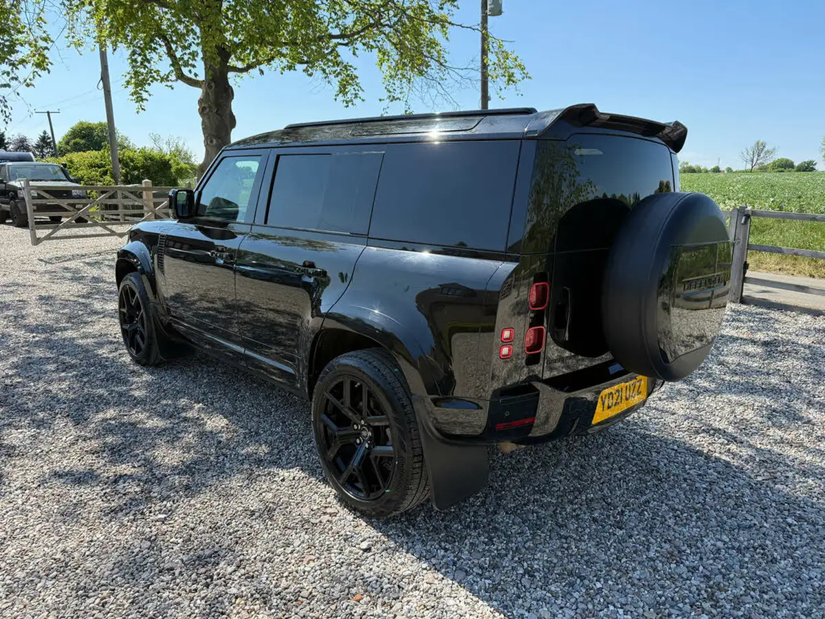 2021-land-rover-110-defender-30-d250-hard-top-s-110-big-2