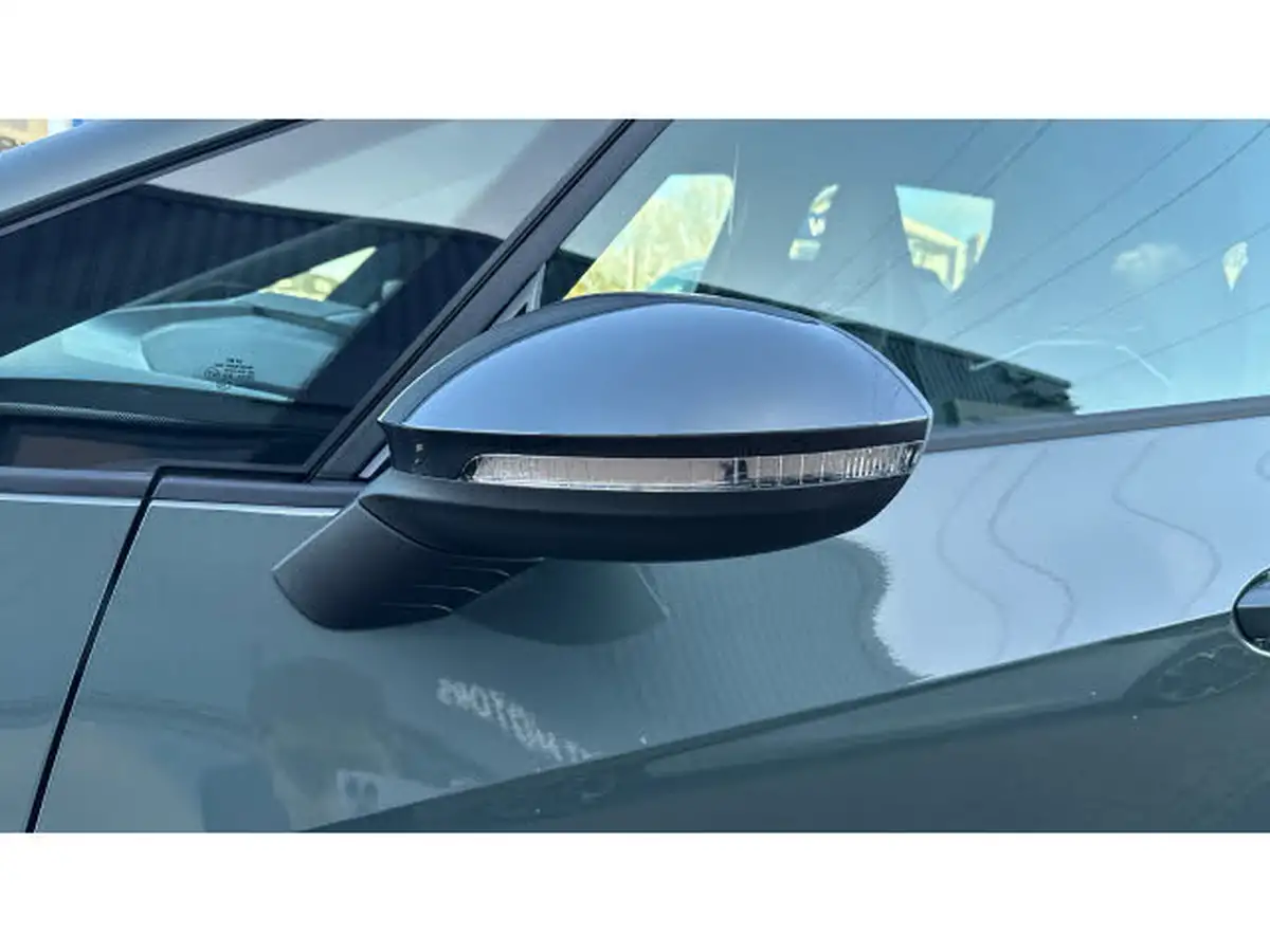 2025-cupra-born-e-vz-big-40