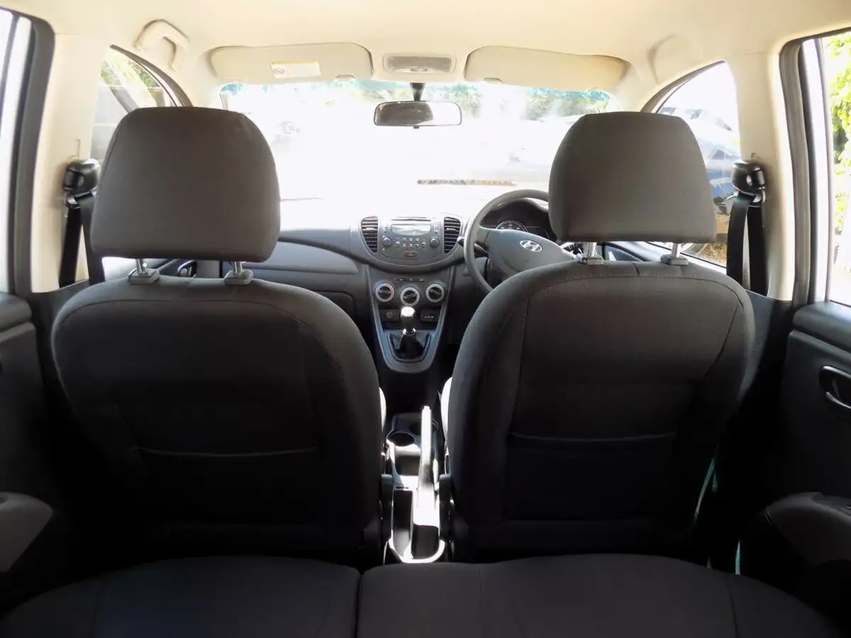 2011-hyundai-i10-12-active-big-16