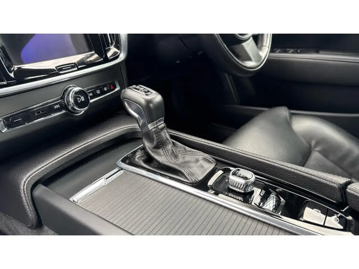 2017-volvo-s90-20td-d4-momentum-big-12