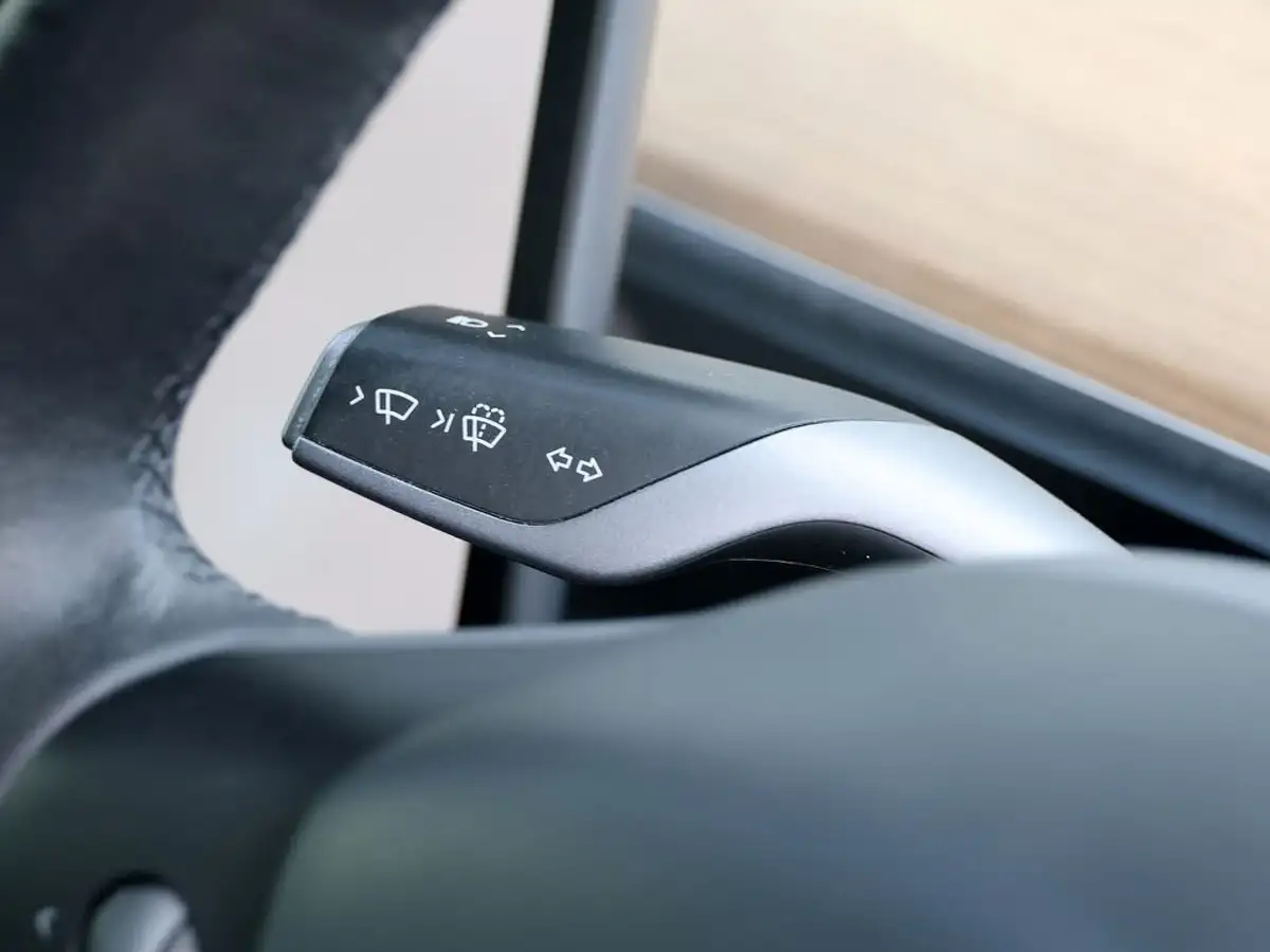 2022-tesla-model-y-e-long-range-big-21