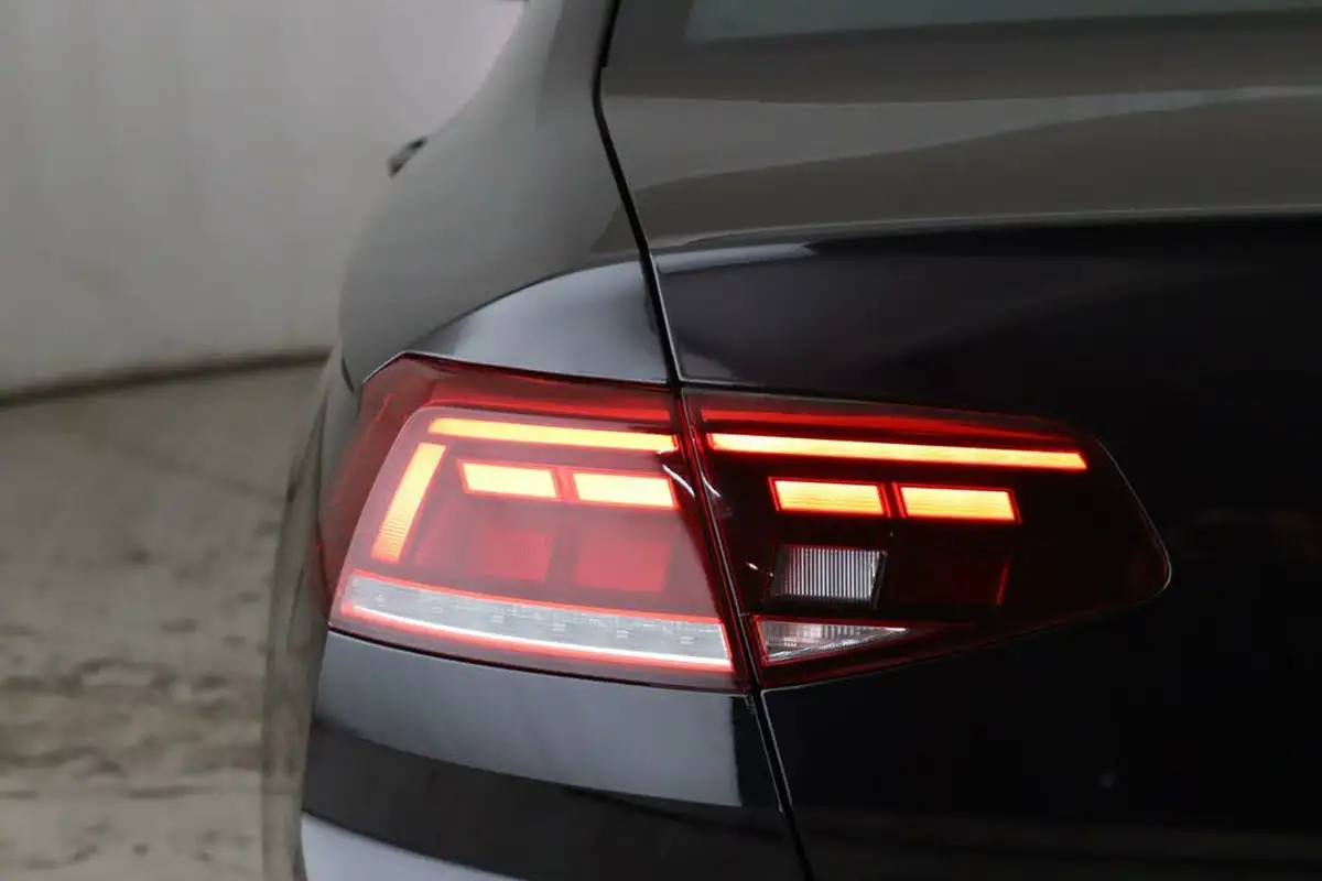 2020-volkswagen-passat-20tdi-se-nav-150ps-saloon-4d-dsg-big-10
