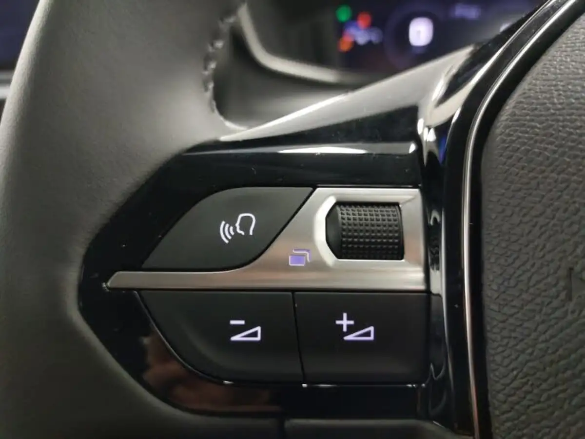 2024-peugeot-208-12-puretech-allure-big-13
