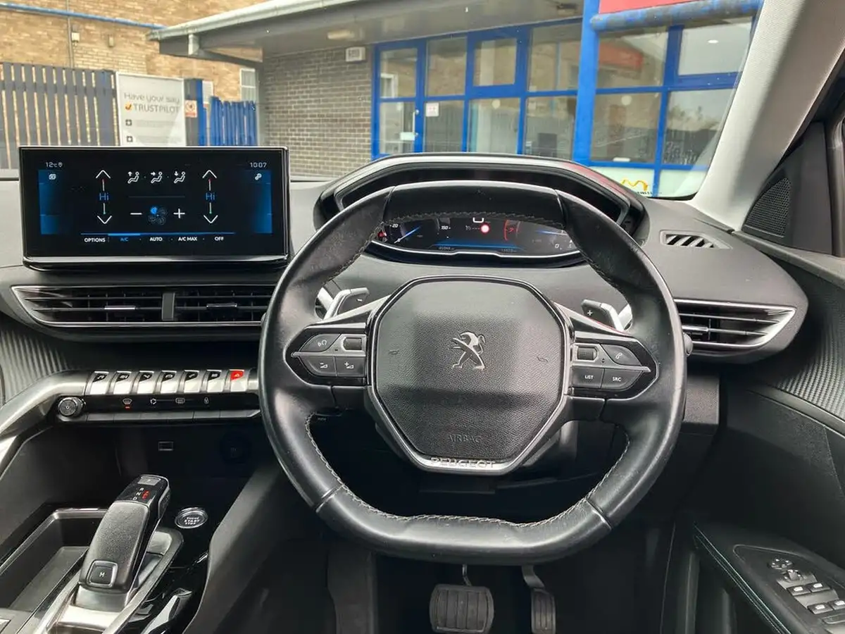 2022-peugeot-5008-suv-12-puretech-allure-eat8-big-16