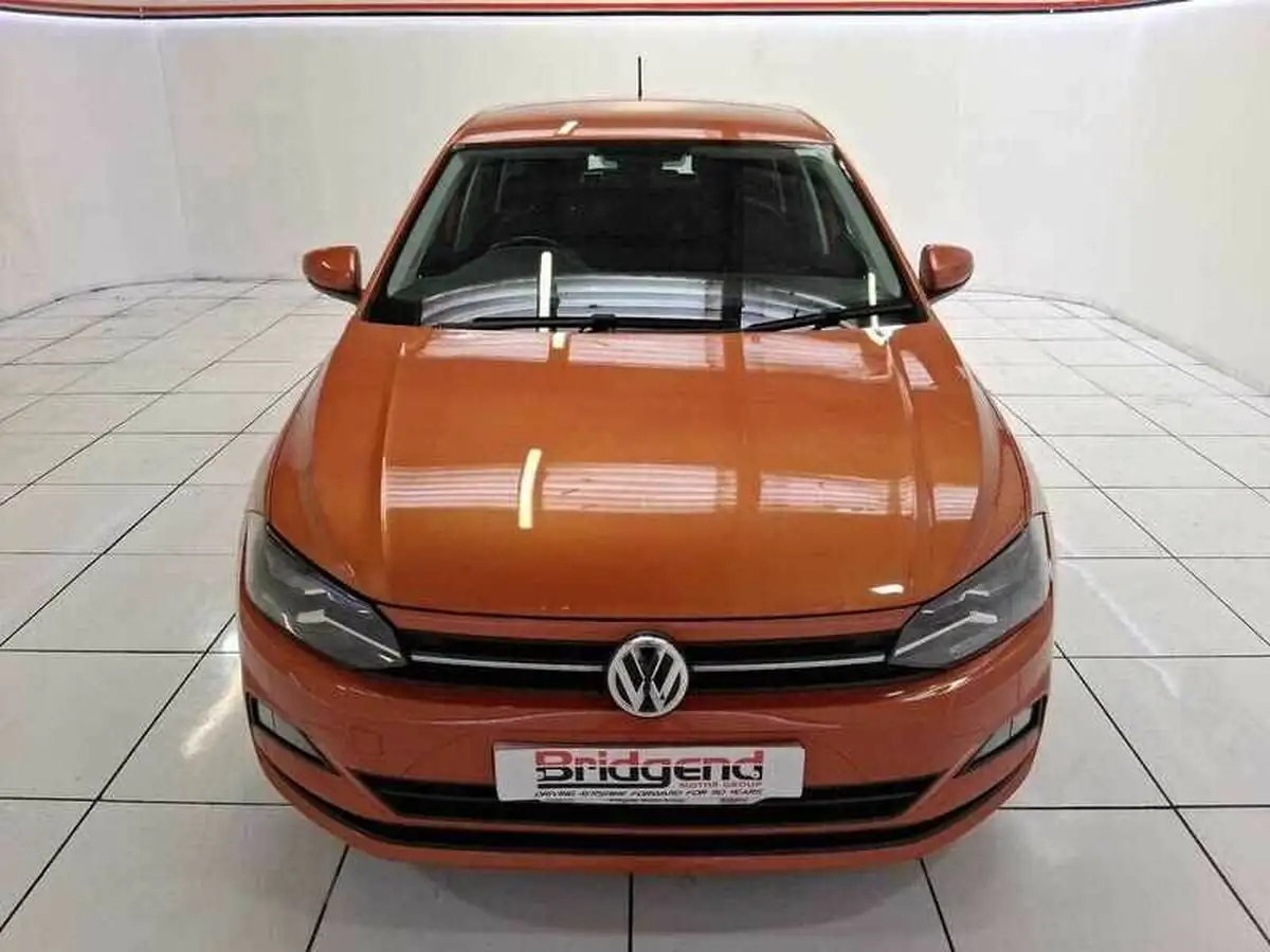 2018-volkswagen-polo-10-se-65ps-big-1