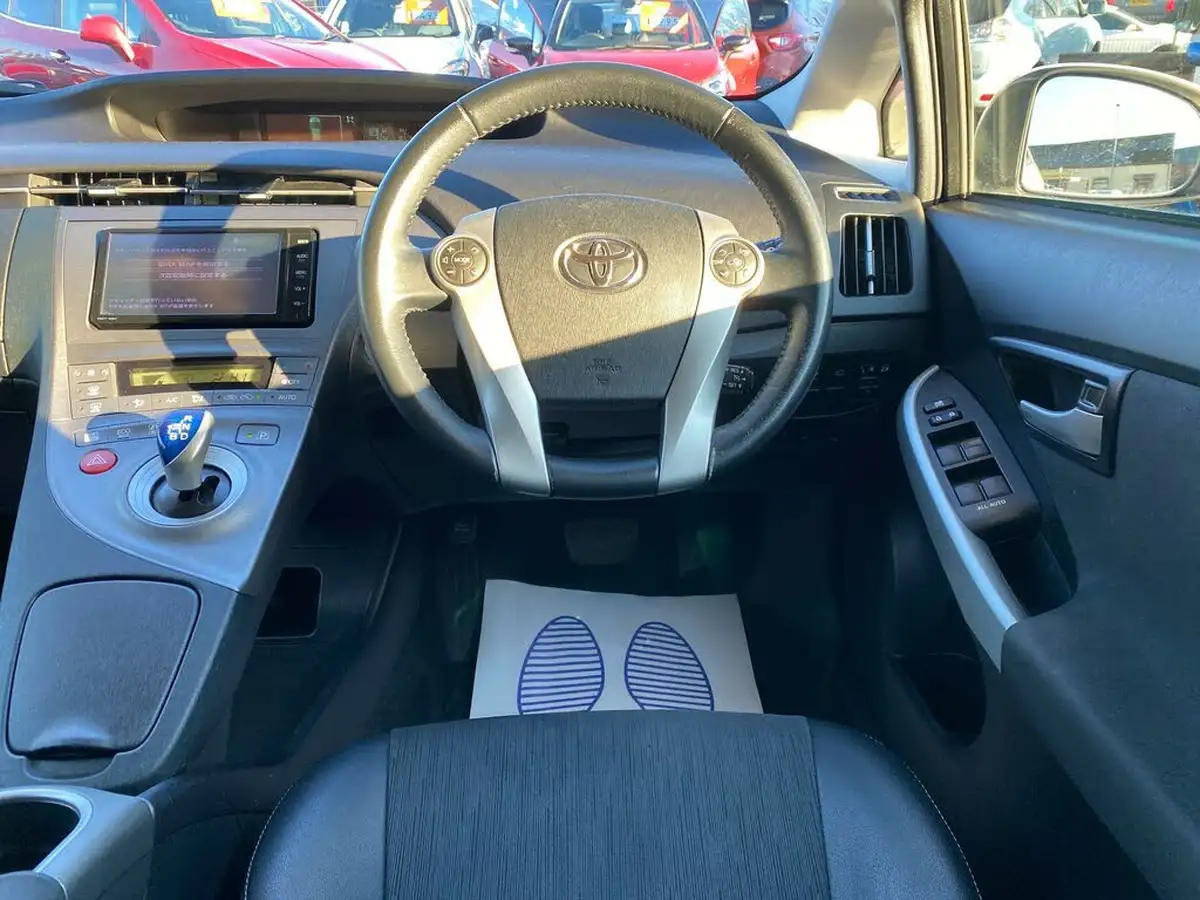 2015-toyota-prius-18-t-spirit-big-32