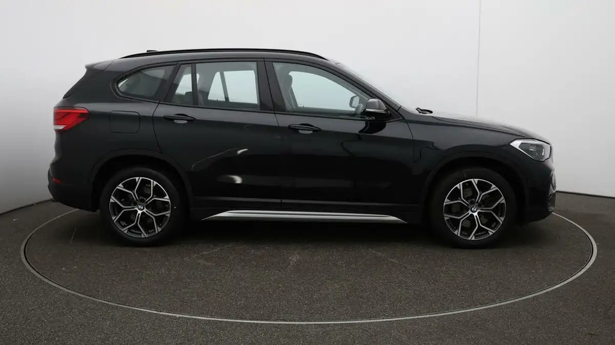 2021-bmw-x1-20-sdrive20i-xline-big-41