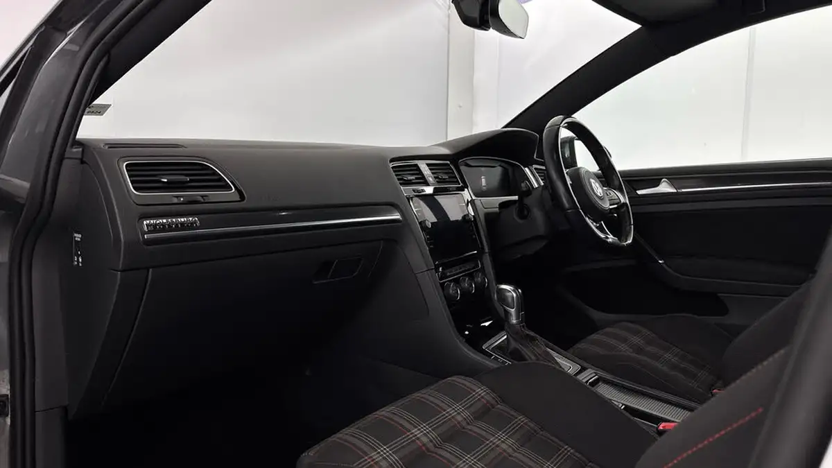 2018-volkswagen-golf-20-tsi-gti-5d-dsg-big-9