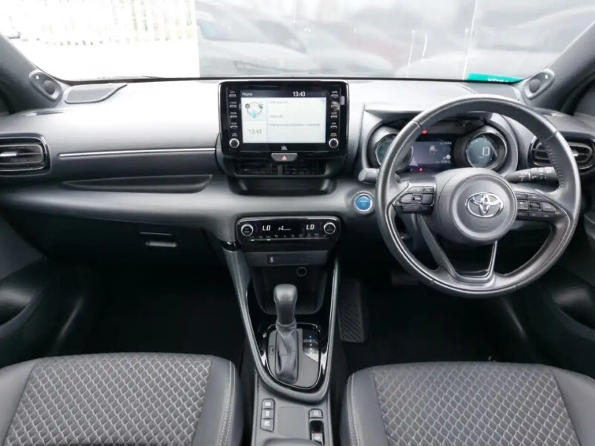 2022-toyota-yaris-15-vvt-i-dynamic-big-2