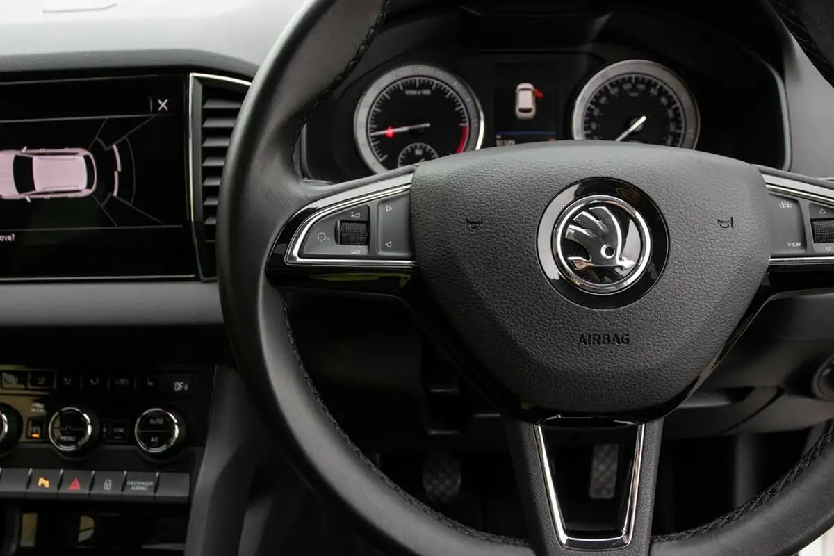 2019-skoda-karoq-20tdi-edition-150ps-4x4-big-18