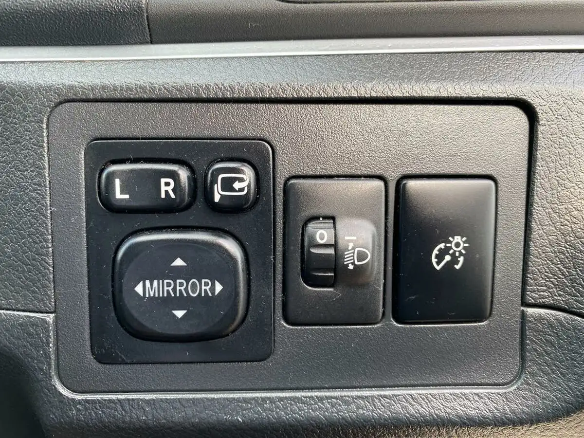 2015-toyota-verso-18-trend-big-52