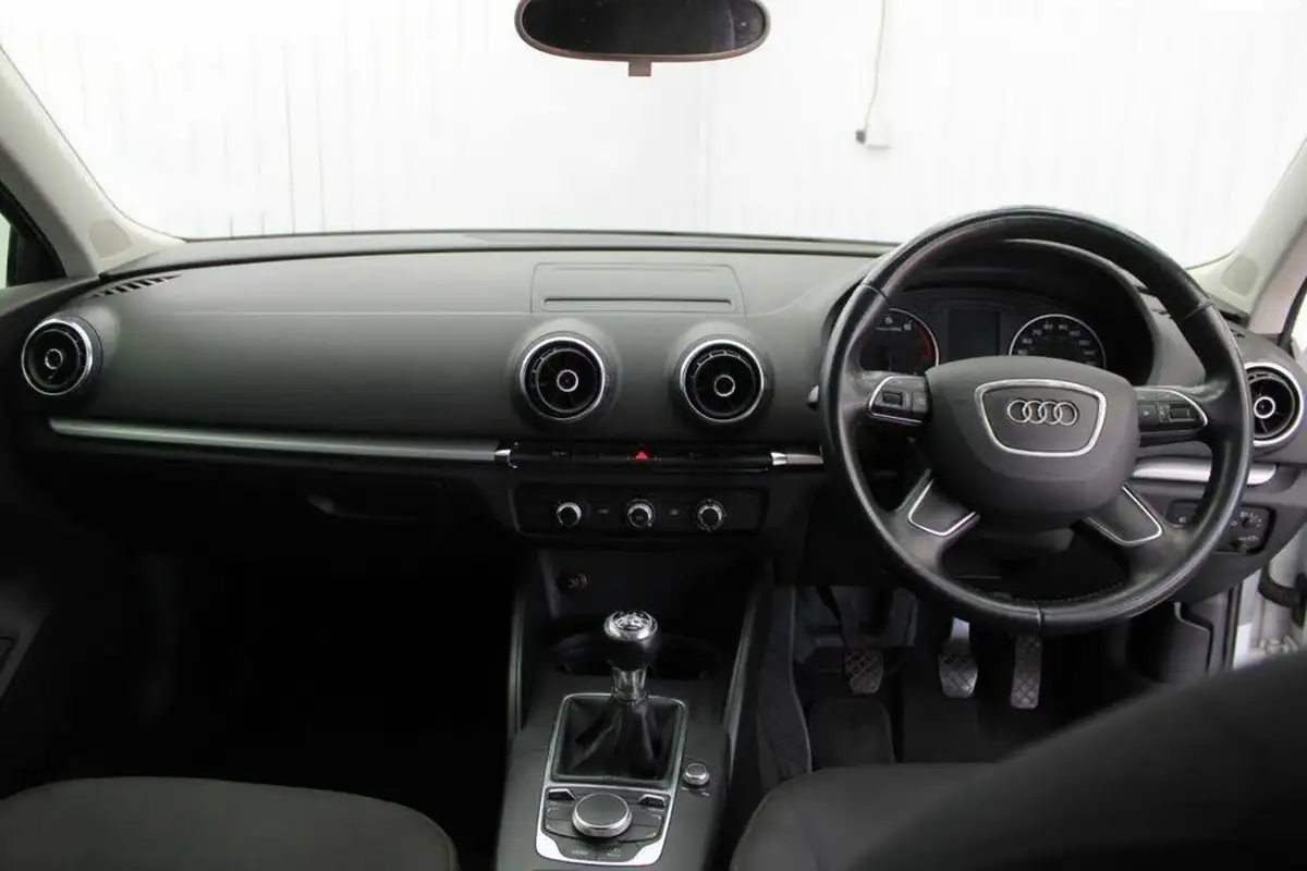 2013-audi-a3-14-se-tfsi-122ps-hatchback-3d-big-15