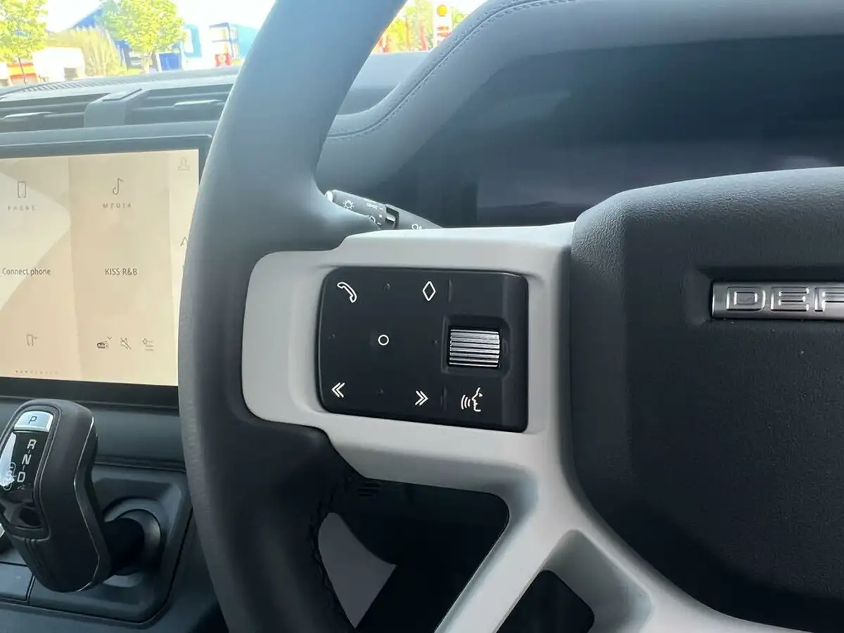 2025-land-rover-90-defender-30-d350-x-dynamic-se-big-21