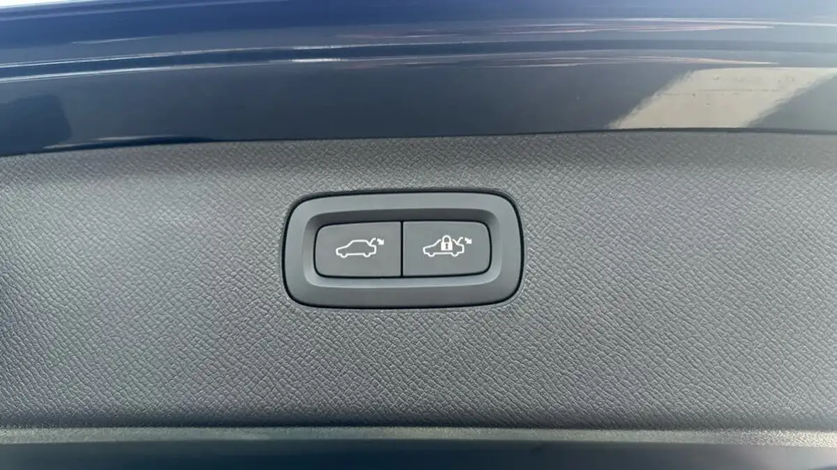 2024-volvo-xc90-20-t8-ultimate-dark-big-21