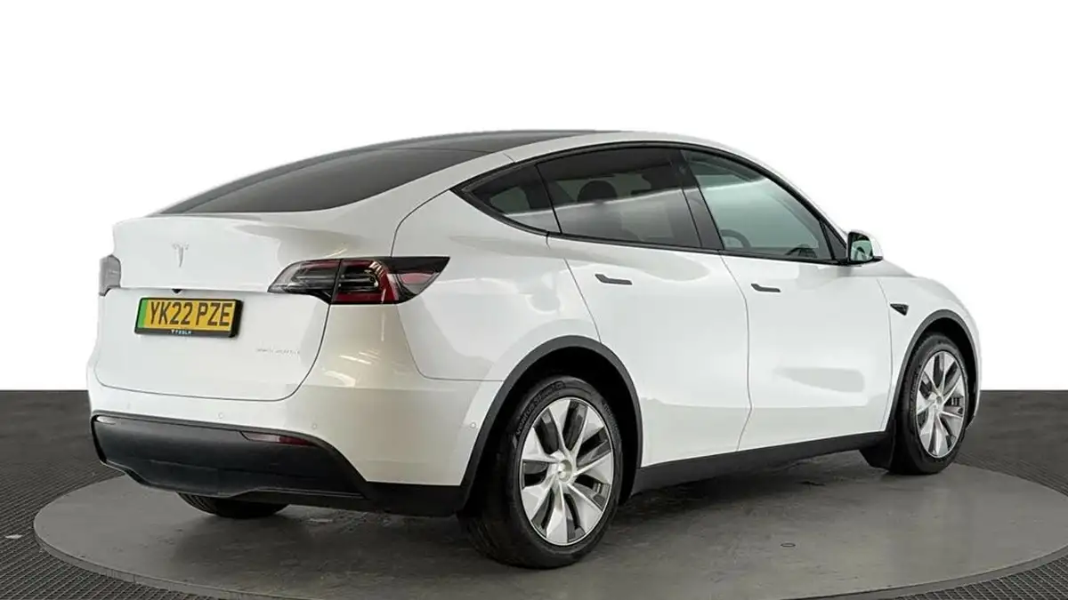 2022-tesla-model-y-e-long-range-big-3