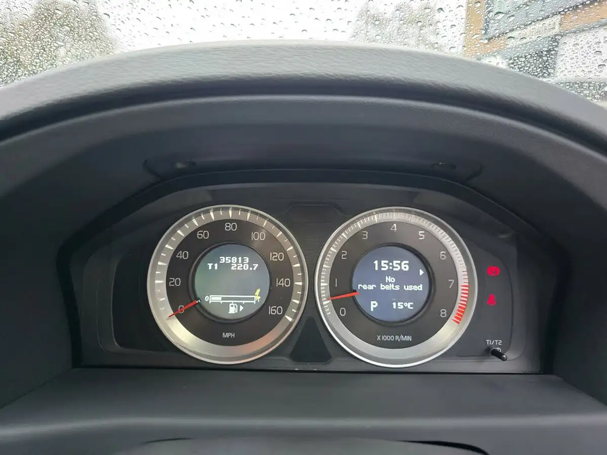 2011-volvo-xc70-30-t6-se-big-9