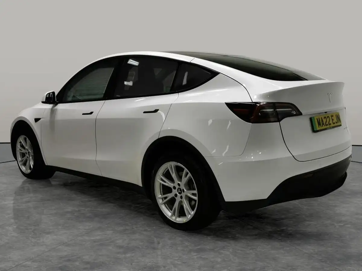 2022-tesla-model-y-e-long-range-big-8
