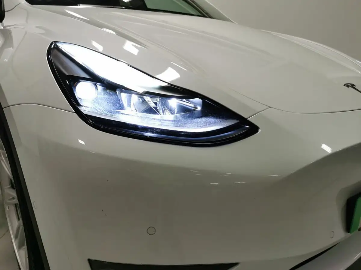 2022-tesla-model-y-e-long-range-big-28