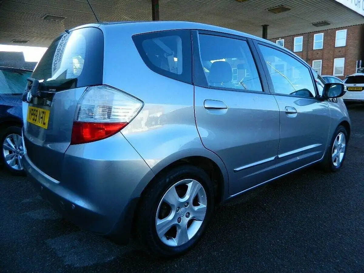2009-honda-jazz-14-es-t-big-2