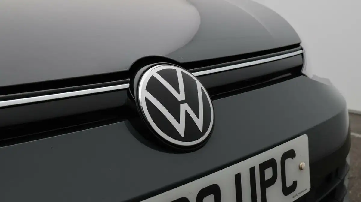 2022-volkswagen-golf-20tdi-life-hatchback-big-21