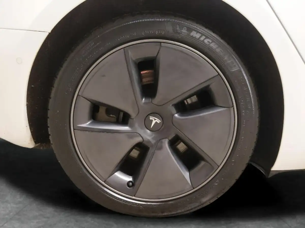 2020-tesla-model-3-e-long-range-big-23