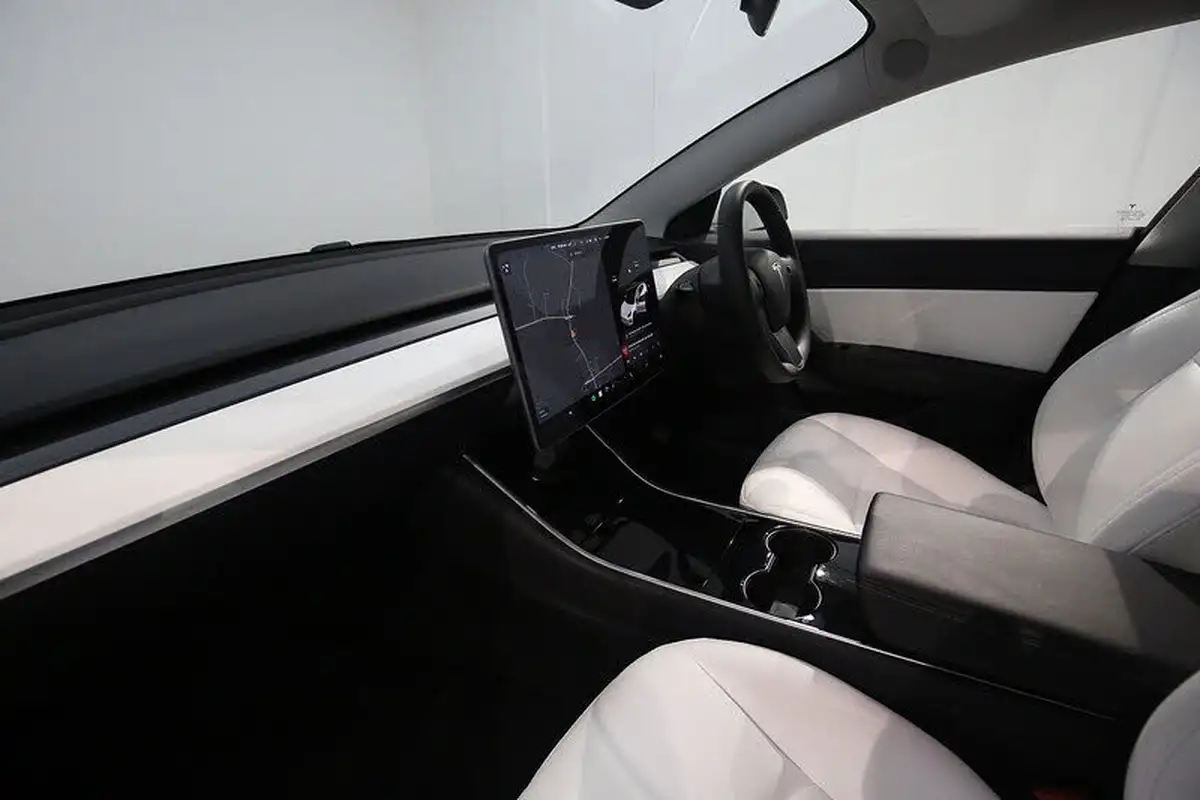 2019-tesla-model-3-e-long-range-4x4-big-25