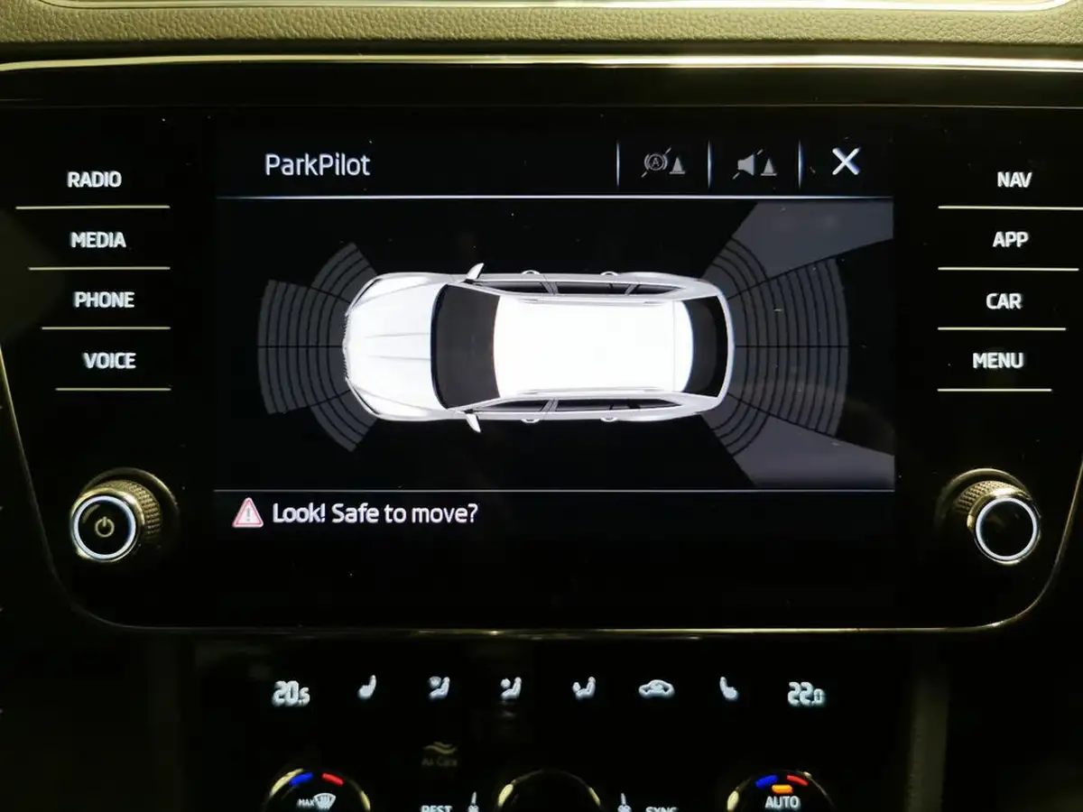 2019-skoda-superb-20tdi-se-technology-estate-big-21