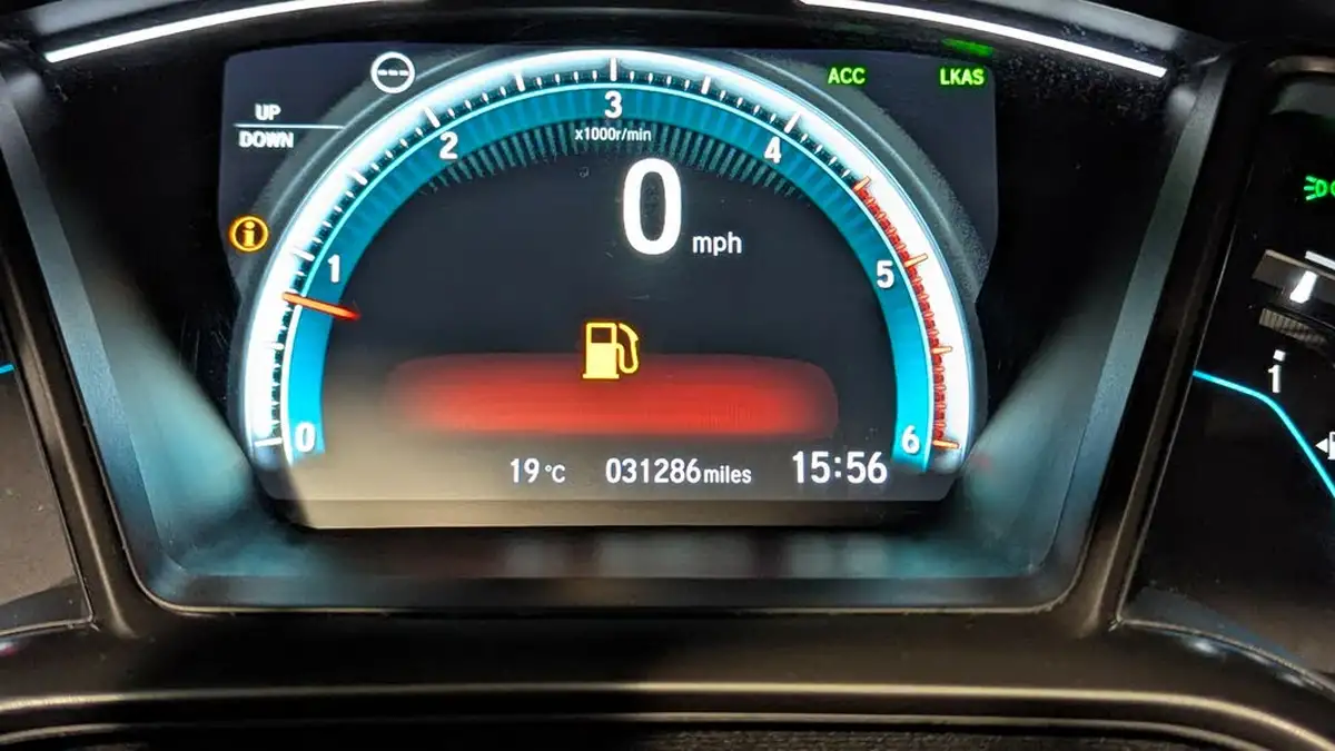 2018-honda-civic-16-i-dtec-ex-ss-hatchback-5d-big-26