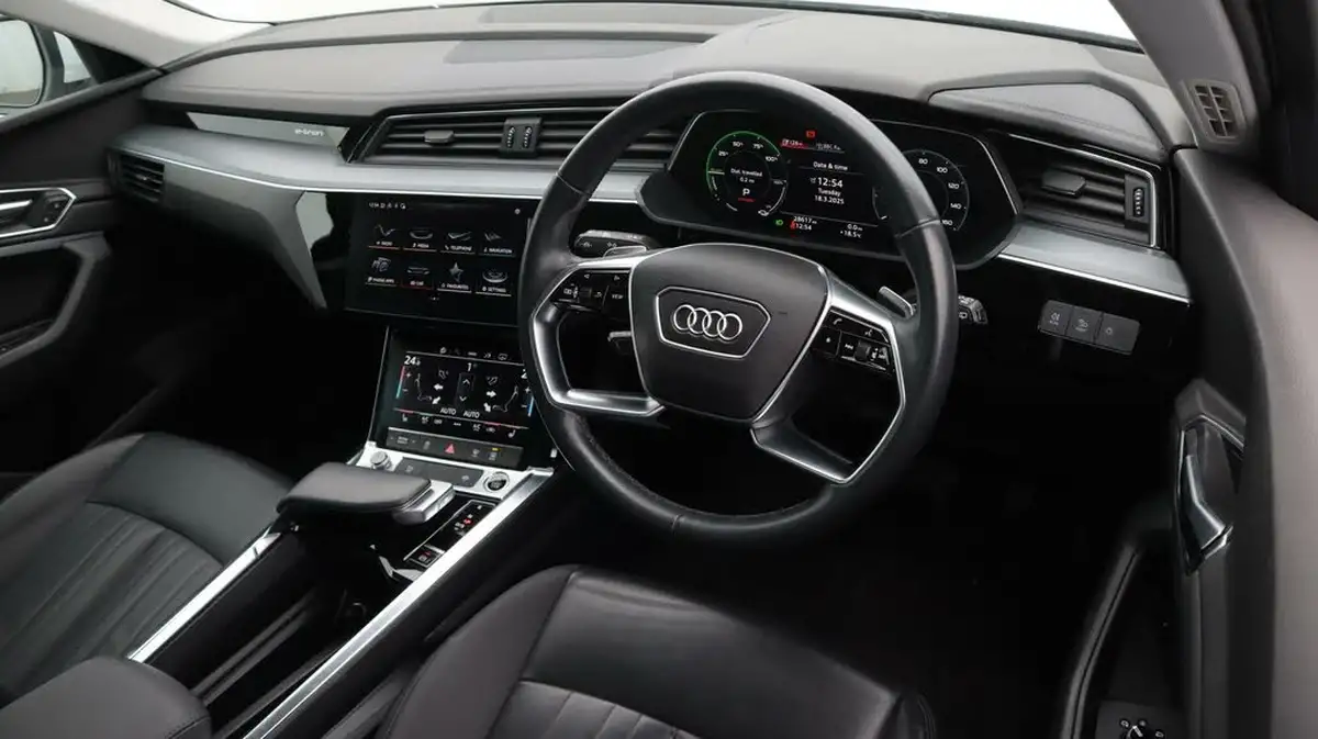 2021-audi-e-tron-50e-technik-station-wagon-big-9