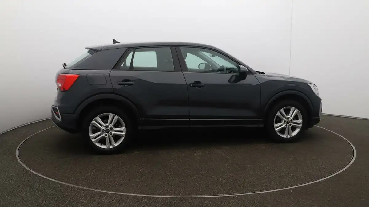 2022-audi-q2-10-30-tfsi-sport-big-8