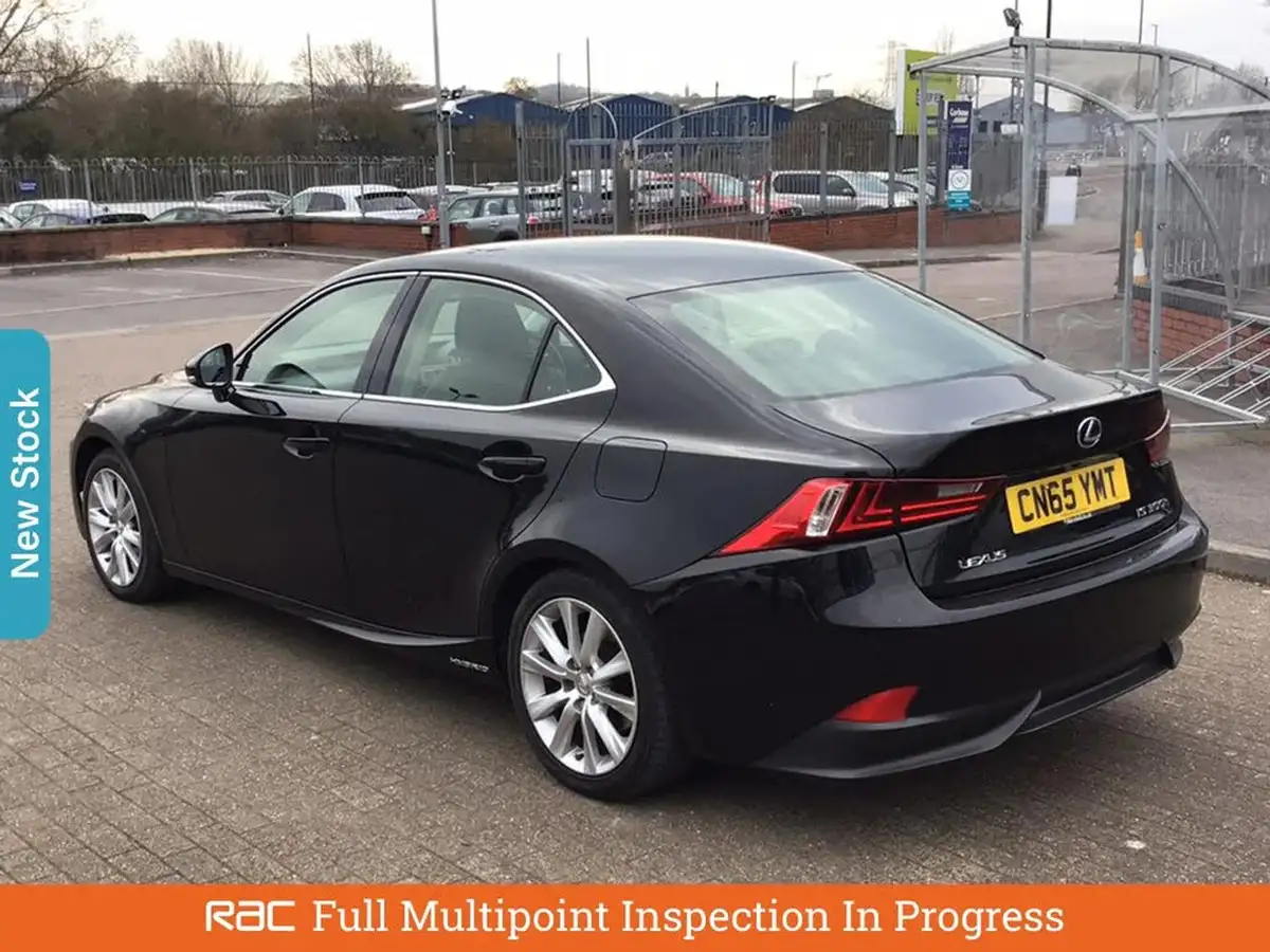 2015-lexus-is-300h-25-advance-big-1
