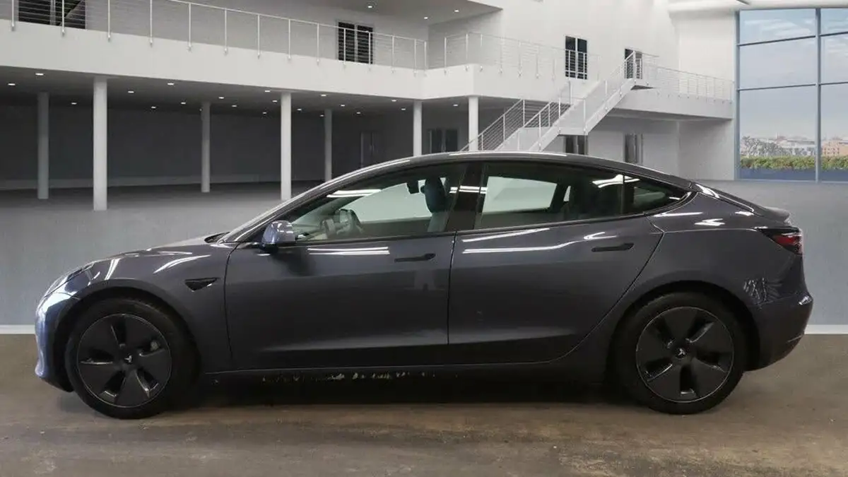 2020-tesla-model-3-e-long-range-big-9