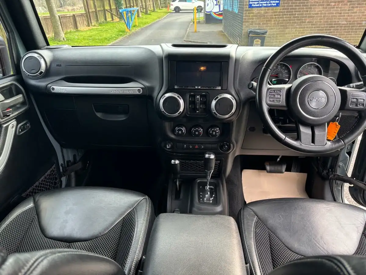 2015-jeep-wrangler-28crd-sahara-5d-big-13