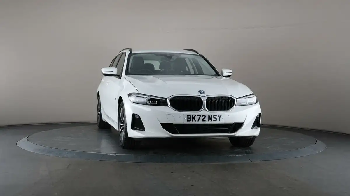 2022-bmw-3-series-20-330e-sport-touring-5d-big-46