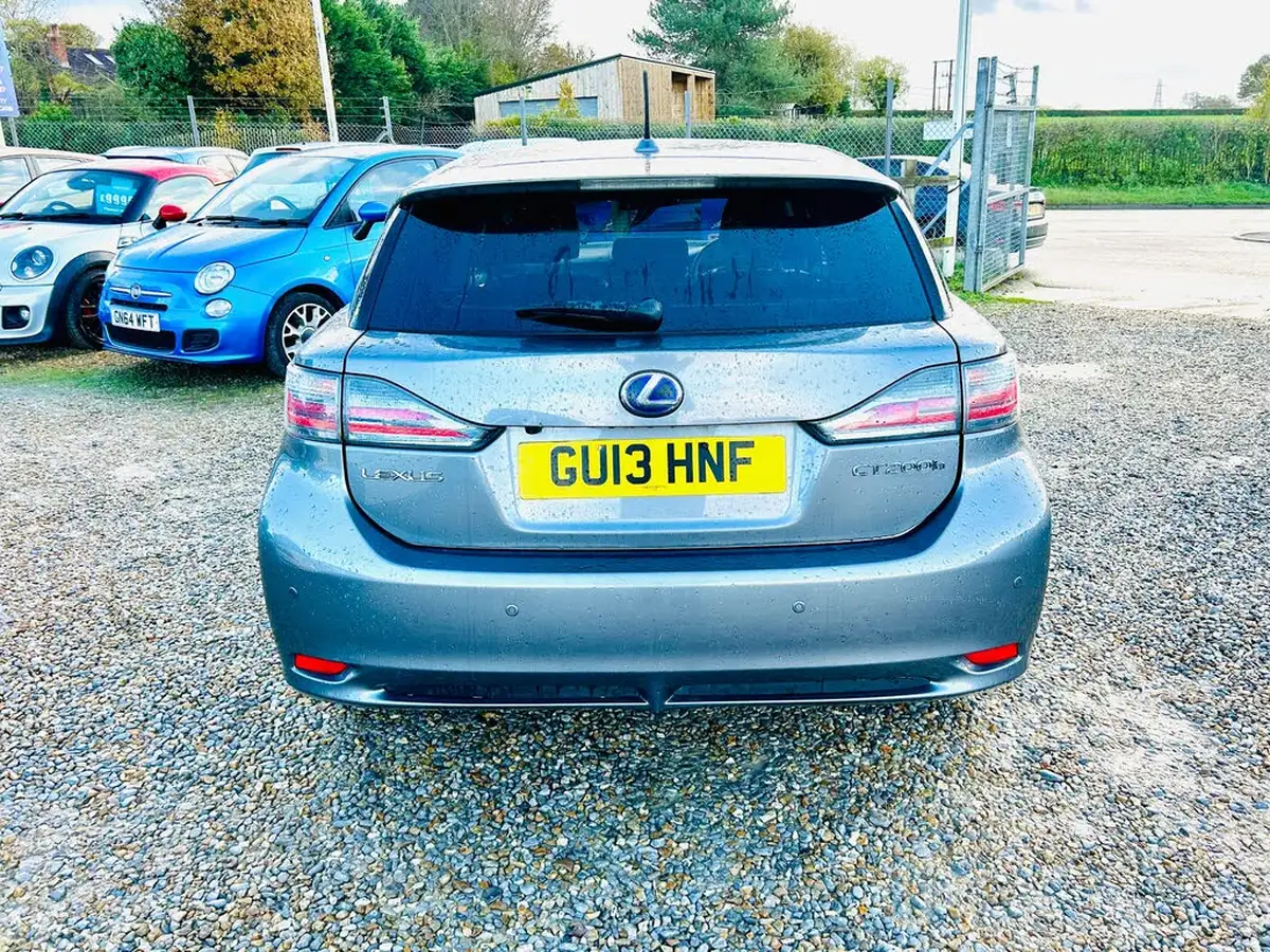 2013-lexus-ct-200h-18-premier-big-7