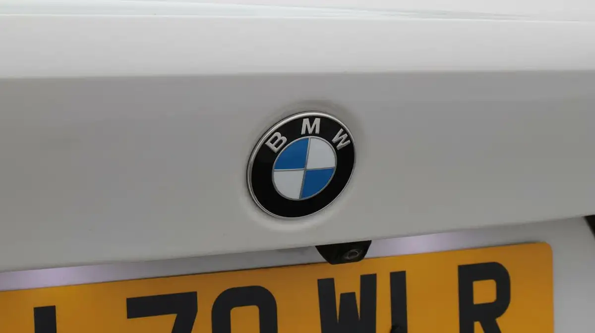 2020-bmw-3-series-20-330e-m-sport-saloon-4d-big-22