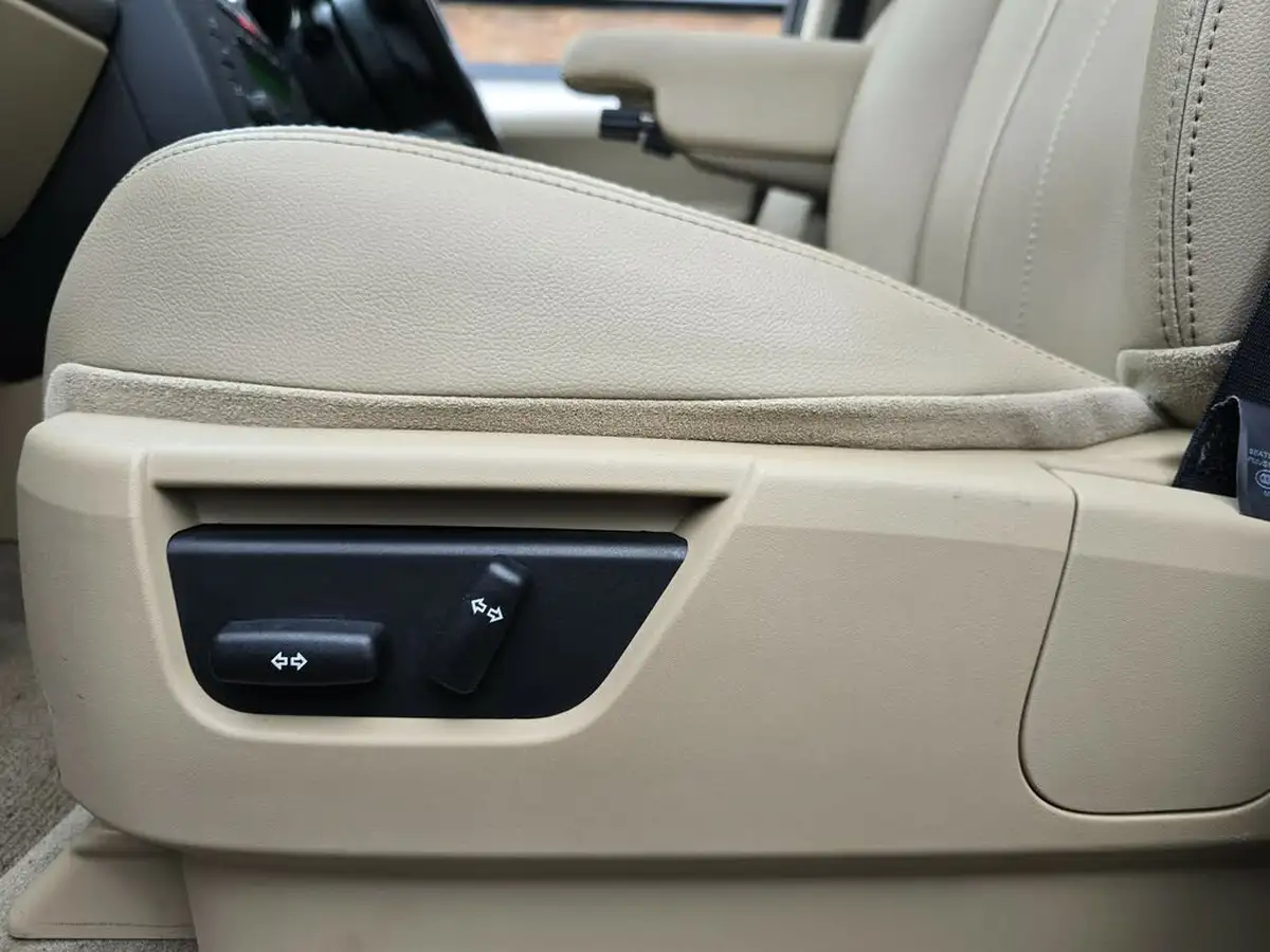 2011-land-rover-freelander-2-32-4x4-big-30