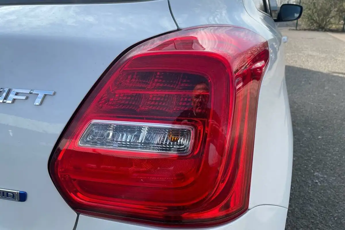2024-suzuki-swift-12-dualjet-sz-l-big-22
