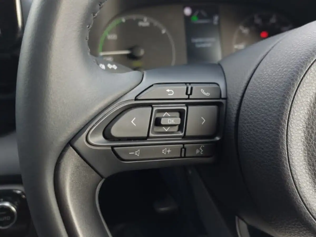 2023-mazda-mazda2-15-agile-big-16