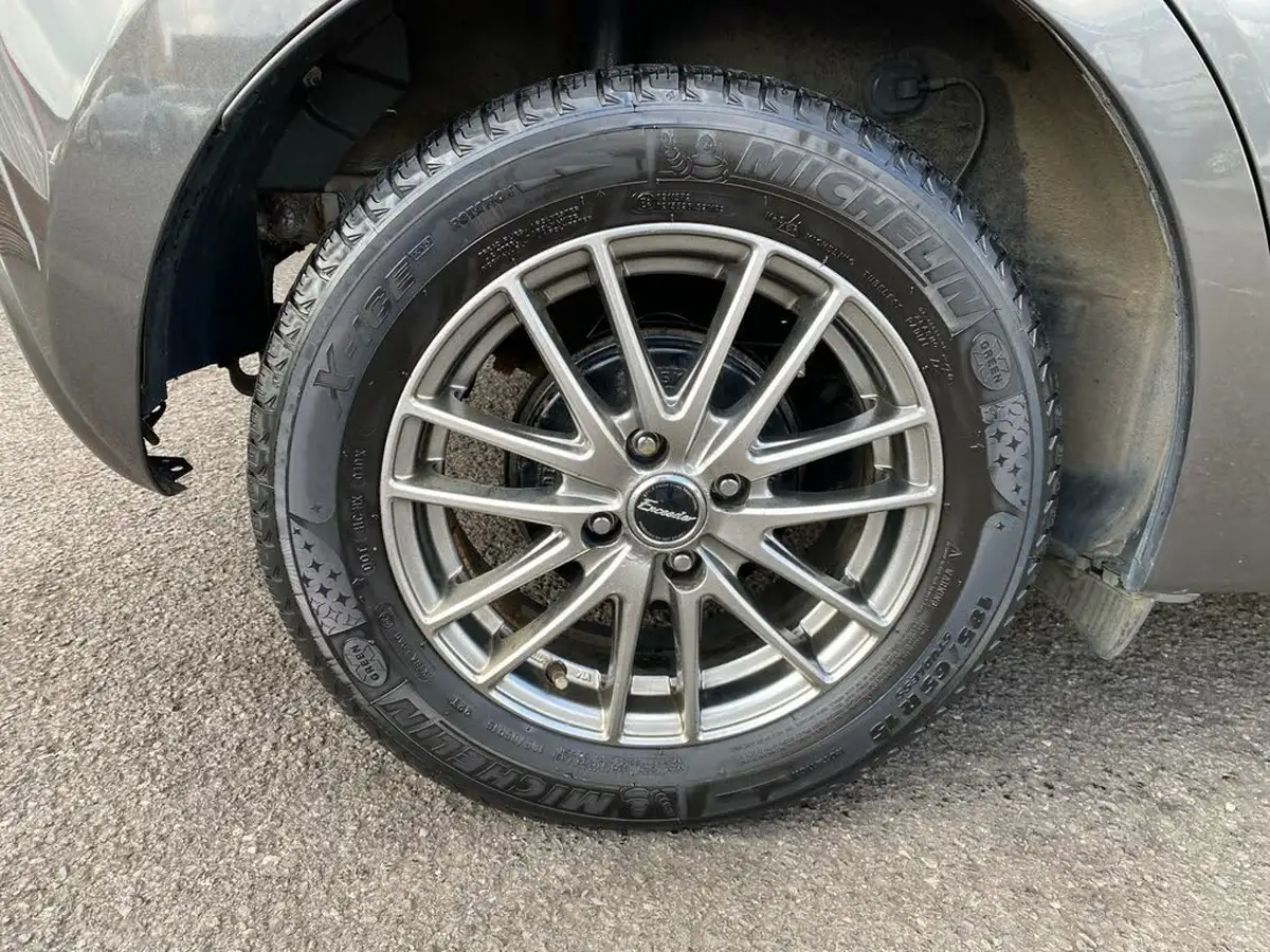 2019-mazda-mazda2-big-73