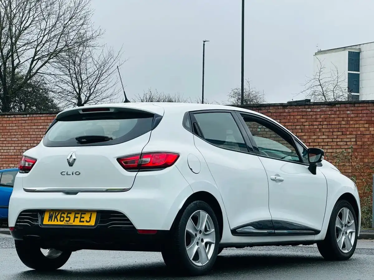 2015-renault-clio-12-dynamique-nav-big-20
