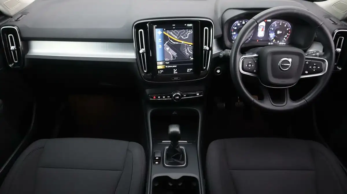 2021-volvo-xc40-15-t3-momentum-163bhp-big-12